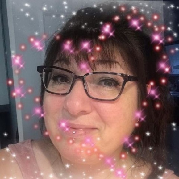 Meet your Posher, Caroline - Picture 1 of 1